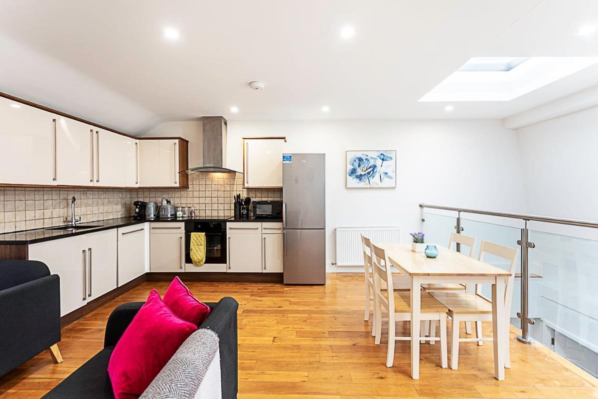 St Johns Hill Penthouse * Londra