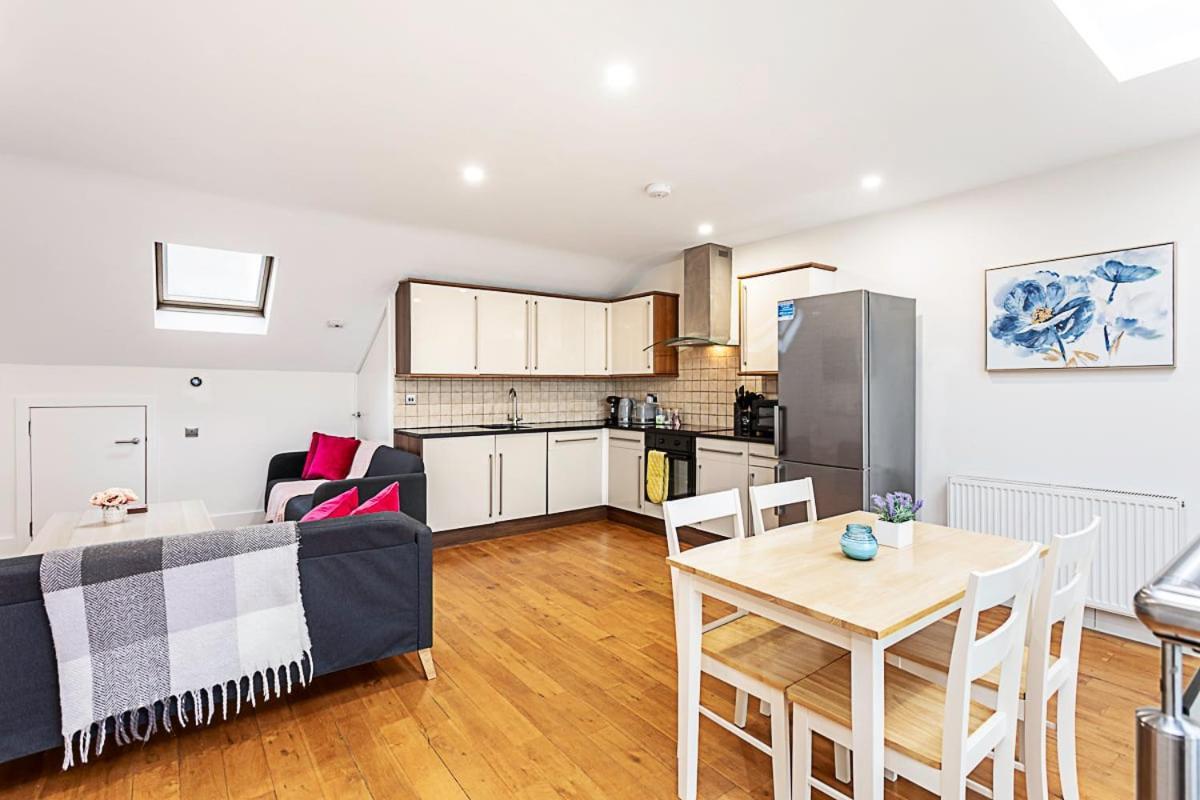 St Johns Hill Penthouse * Londra